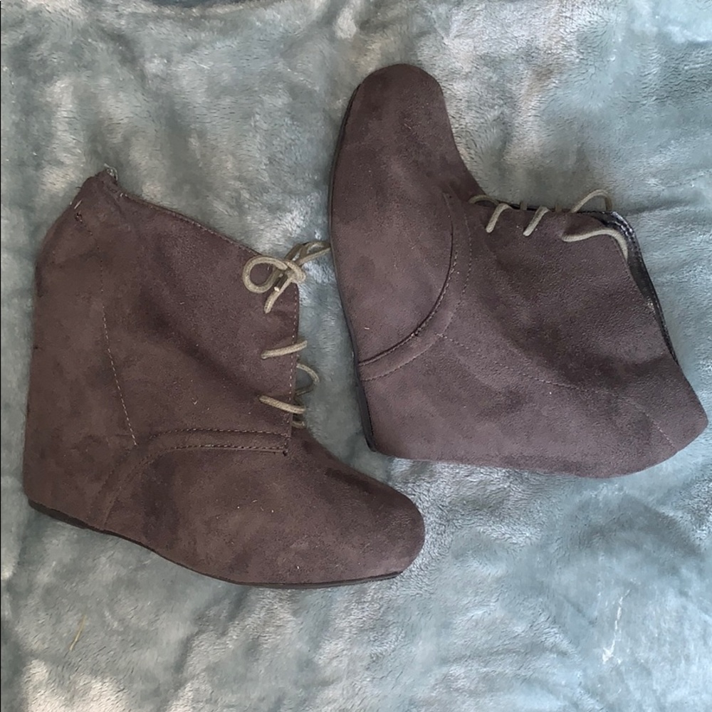 Dark grey heels 4-5’